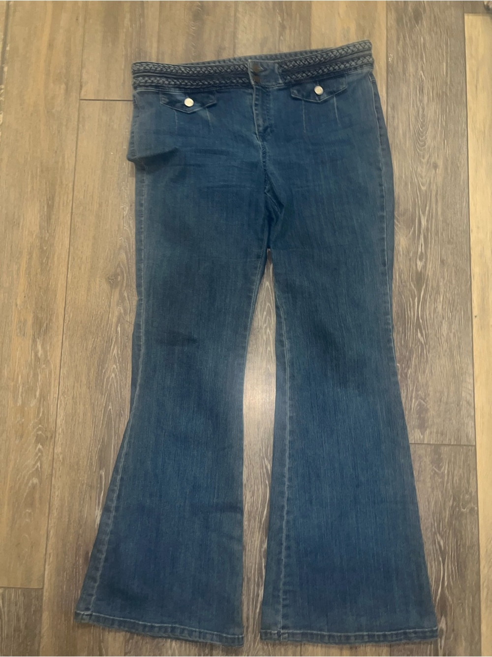 Vintage Soho New York & Co Women’s Dark Blue Flared Jeans Braided waist size 12
